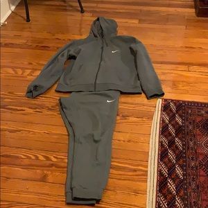 grey nike suit SIZE LARGE